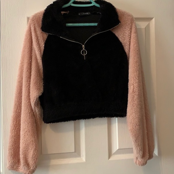 Fuzzy sweater - Picture 1 of 1